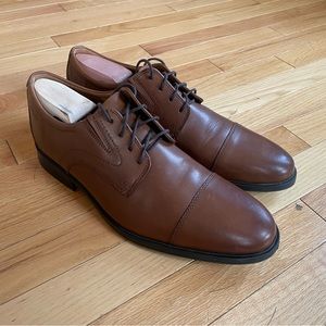 Clark’s Whiddon Cap Toe Dark Tan Leather in VGUC.